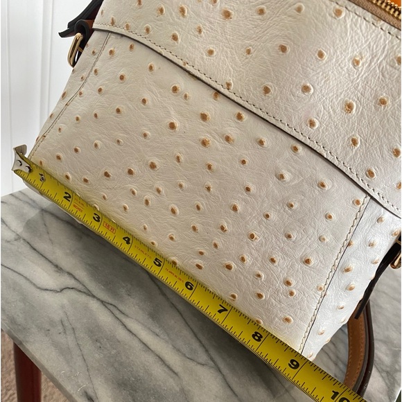 Dooney & Bourke White Ostrich Leather purse.
Brand new condition only used once. - Picture 5 of 11